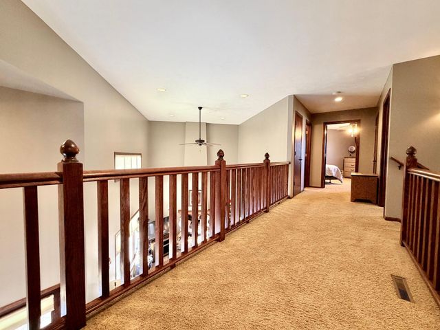 1085 Briarwood Drive, Worthington, MN 56187