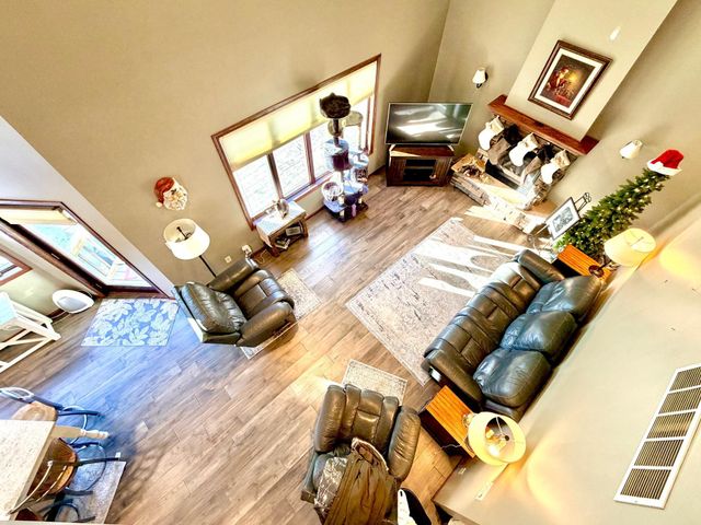 1085 Briarwood Drive, Worthington, MN 56187