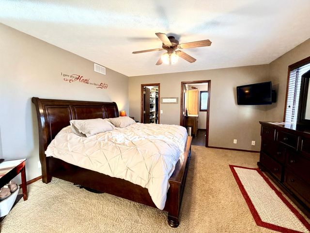 1085 Briarwood Drive, Worthington, MN 56187