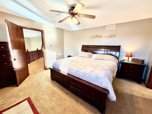 1085 Briarwood Drive, Worthington, MN 56187