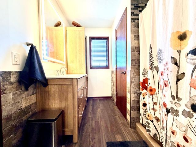 1085 Briarwood Drive, Worthington, MN 56187