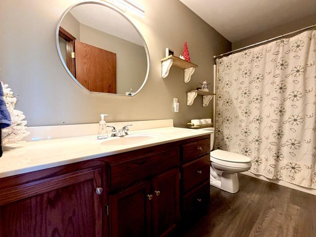 1085 Briarwood Drive, Worthington, MN 56187