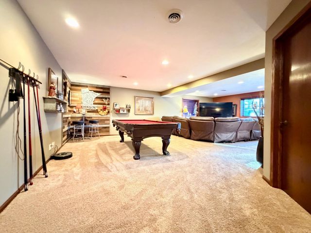 1085 Briarwood Drive, Worthington, MN 56187