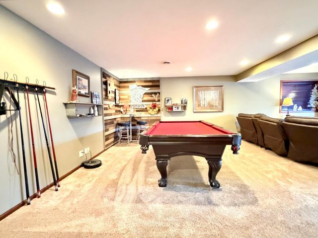 1085 Briarwood Drive, Worthington, MN 56187