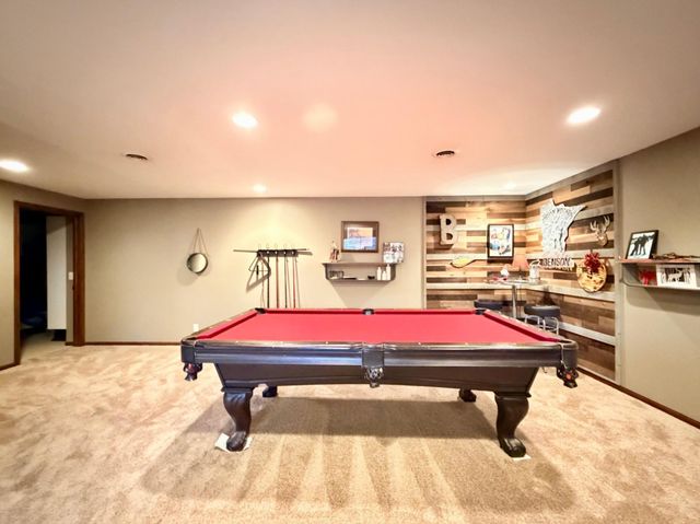 1085 Briarwood Drive, Worthington, MN 56187