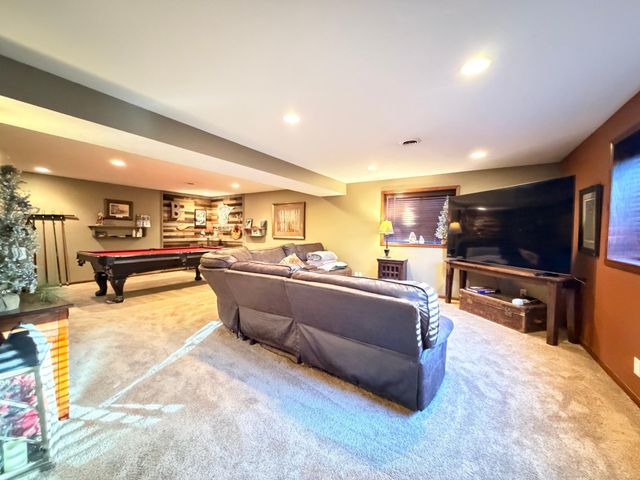 1085 Briarwood Drive, Worthington, MN 56187