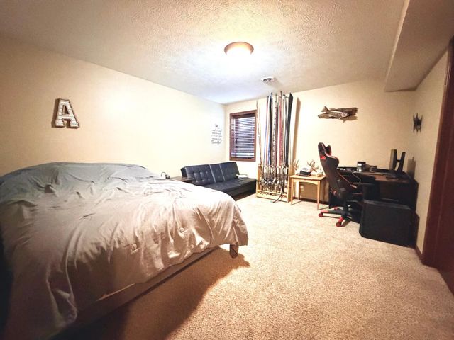 1085 Briarwood Drive, Worthington, MN 56187