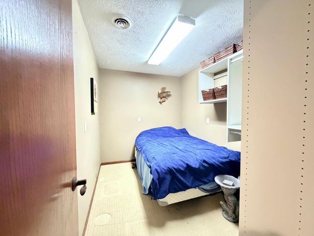 1085 Briarwood Drive, Worthington, MN 56187