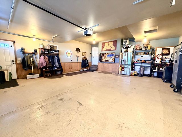 1085 Briarwood Drive, Worthington, MN 56187