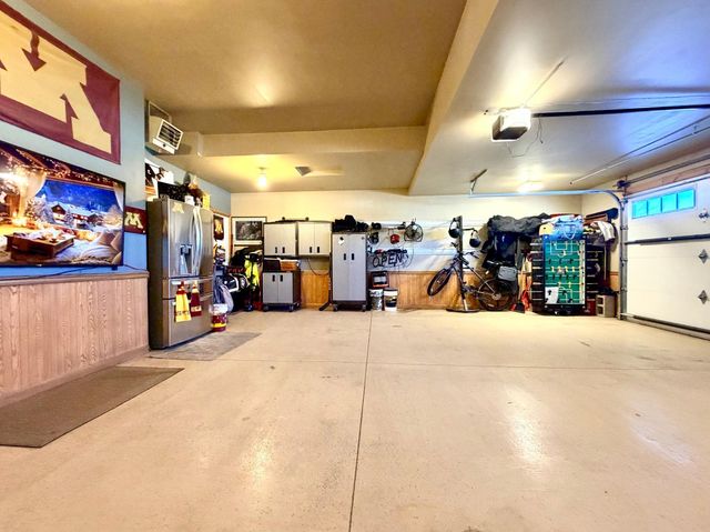 1085 Briarwood Drive, Worthington, MN 56187