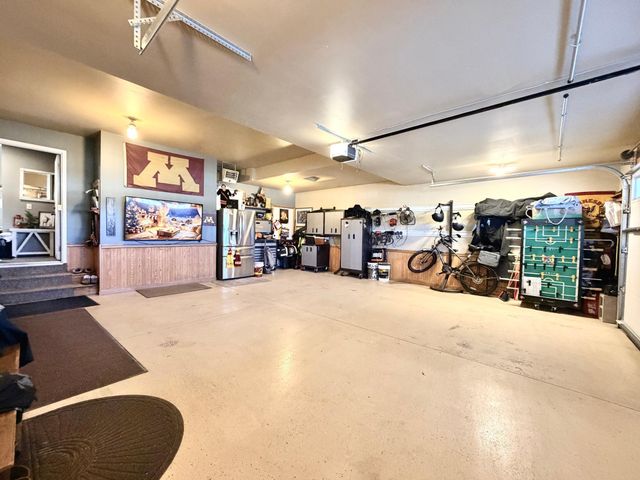 1085 Briarwood Drive, Worthington, MN 56187