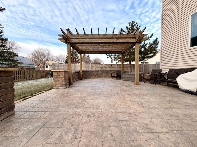 1085 Briarwood Drive, Worthington, MN 56187