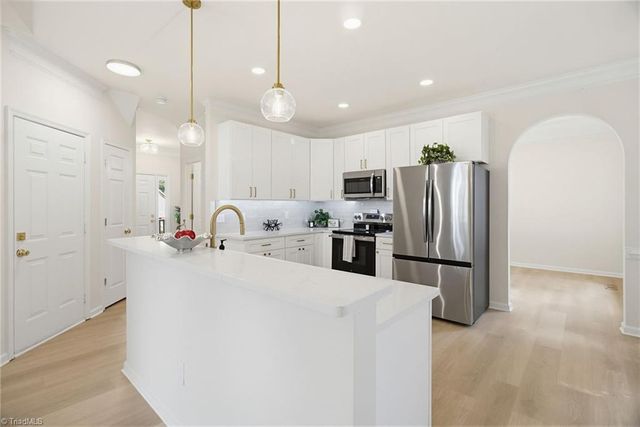 1 Top Ridge Court, Greensboro, NC 27407