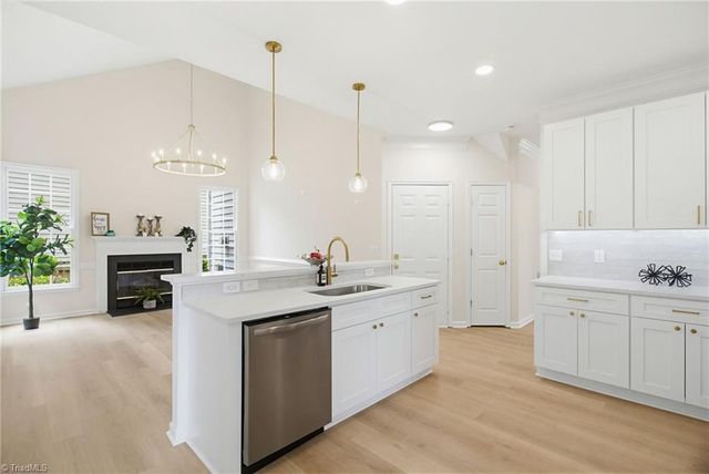 1 Top Ridge Court, Greensboro, NC 27407