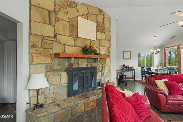 1030 Fox Tail Trail, Gatlinburg, TN 37738
