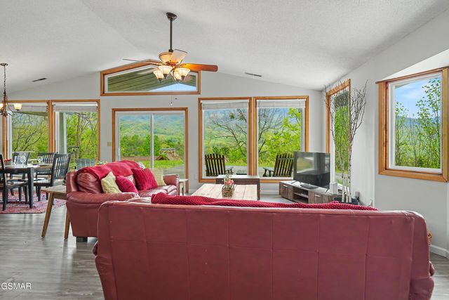 1030 Fox Tail Trail, Gatlinburg, TN 37738