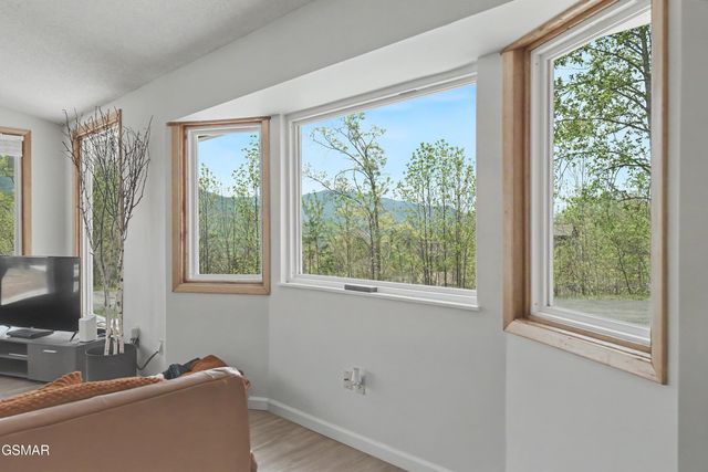 1030 Fox Tail Trail, Gatlinburg, TN 37738