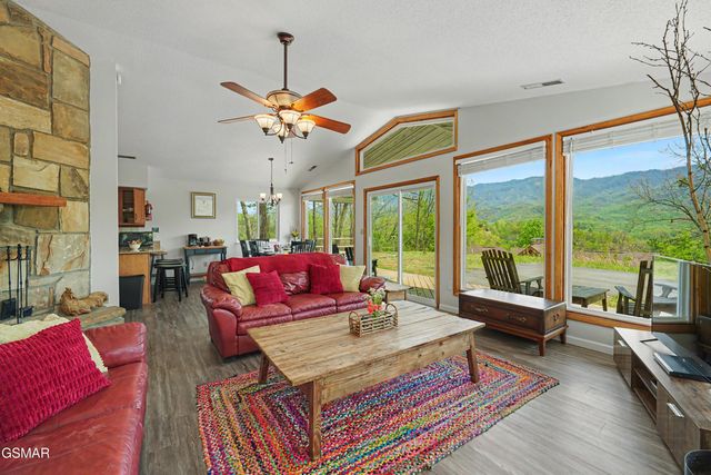 1030 Fox Tail Trail, Gatlinburg, TN 37738