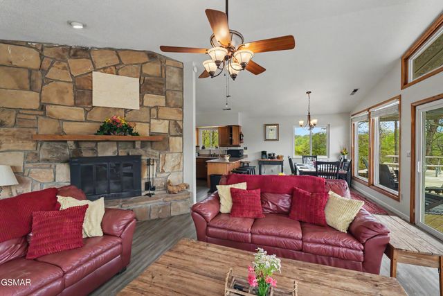 1030 Fox Tail Trail, Gatlinburg, TN 37738