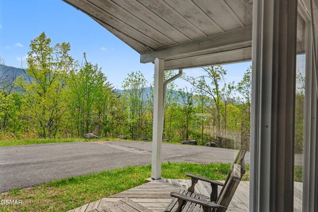 1030 Fox Tail Trail, Gatlinburg, TN 37738