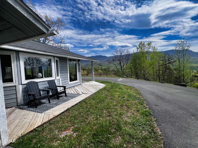 1030 Fox Tail Trail, Gatlinburg, TN 37738