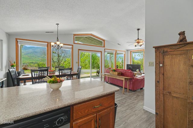 1030 Fox Tail Trail, Gatlinburg, TN 37738
