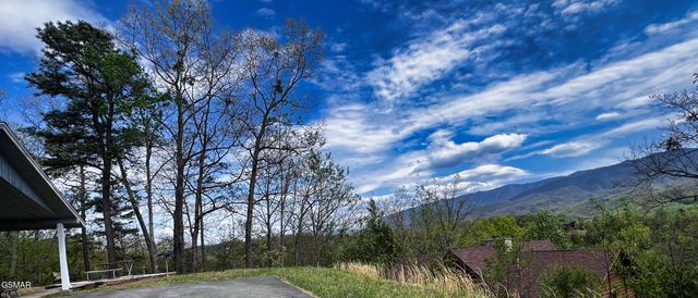 1030 Fox Tail Trail, Gatlinburg, TN 37738
