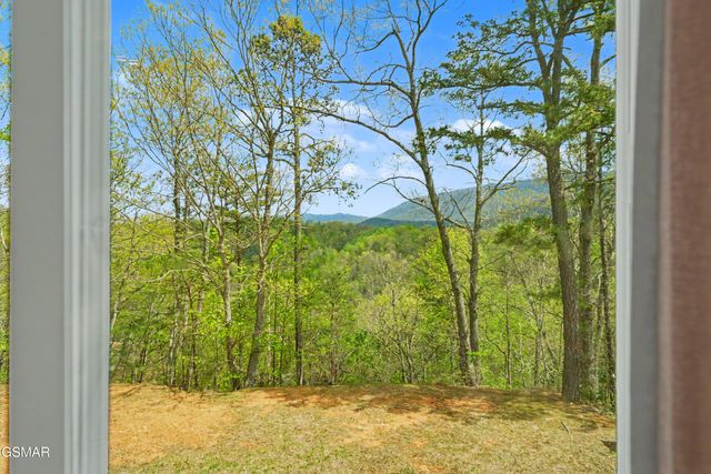 1030 Fox Tail Trail, Gatlinburg, TN 37738