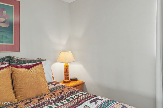 1030 Fox Tail Trail, Gatlinburg, TN 37738