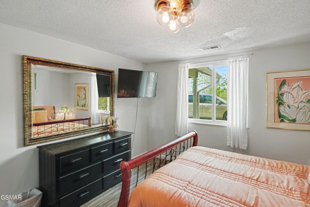 1030 Fox Tail Trail, Gatlinburg, TN 37738