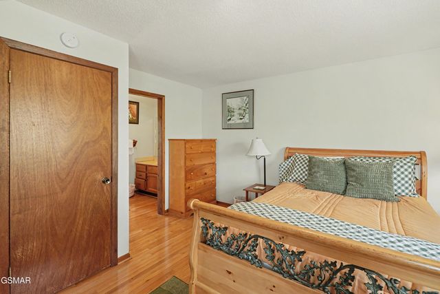 1030 Fox Tail Trail, Gatlinburg, TN 37738