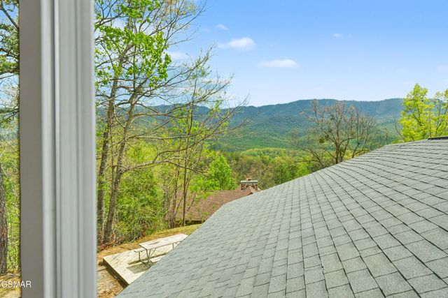 1030 Fox Tail Trail, Gatlinburg, TN 37738