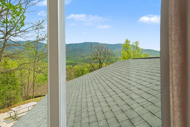 1030 Fox Tail Trail, Gatlinburg, TN 37738