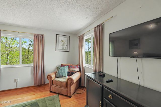 1030 Fox Tail Trail, Gatlinburg, TN 37738