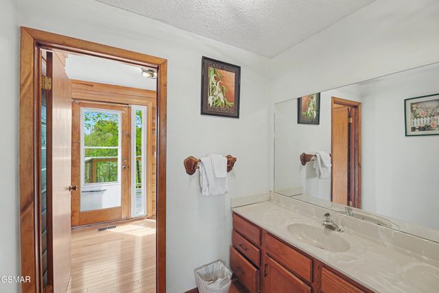 1030 Fox Tail Trail, Gatlinburg, TN 37738