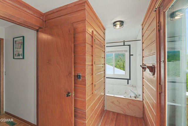 1030 Fox Tail Trail, Gatlinburg, TN 37738