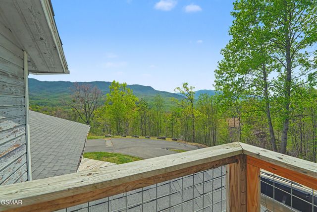 1030 Fox Tail Trail, Gatlinburg, TN 37738