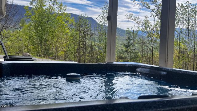 1030 Fox Tail Trail, Gatlinburg, TN 37738
