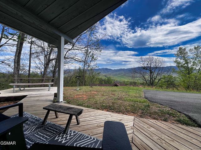 1030 Fox Tail Trail, Gatlinburg, TN 37738