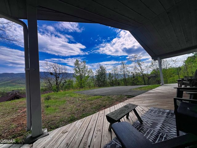 1030 Fox Tail Trail, Gatlinburg, TN 37738