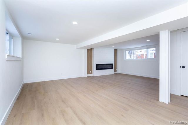 2435 Serra Drive, Sterling Heights, MI 48310