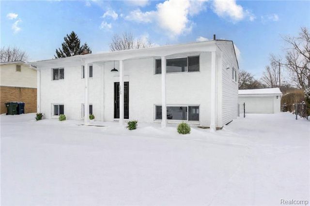 2435 Serra Drive, Sterling Heights, MI 48310