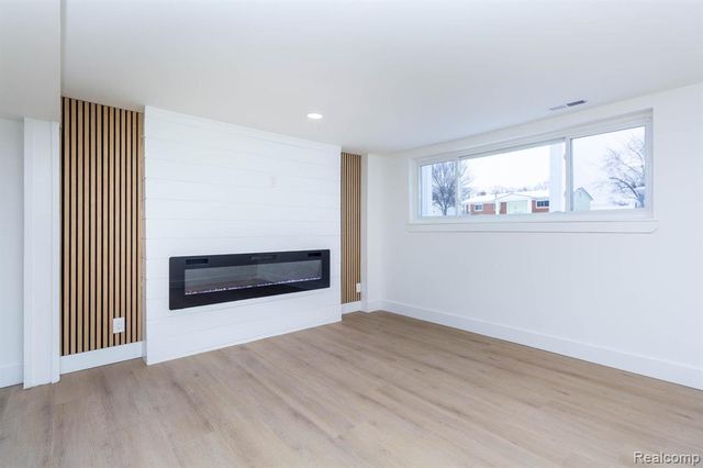 2435 Serra Drive, Sterling Heights, MI 48310