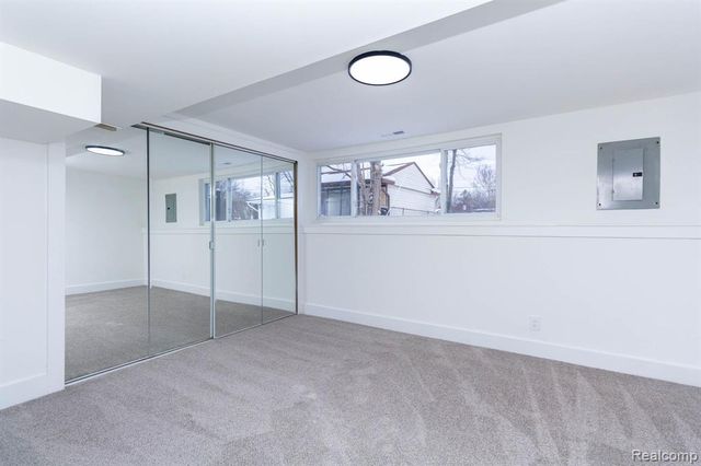 2435 Serra Drive, Sterling Heights, MI 48310