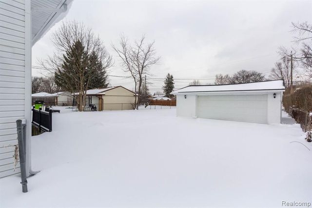 2435 Serra Drive, Sterling Heights, MI 48310