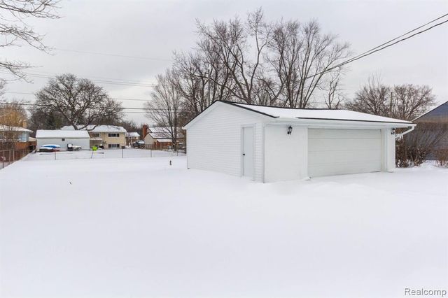 2435 Serra Drive, Sterling Heights, MI 48310