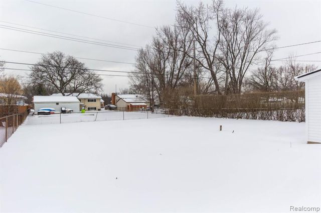 2435 Serra Drive, Sterling Heights, MI 48310