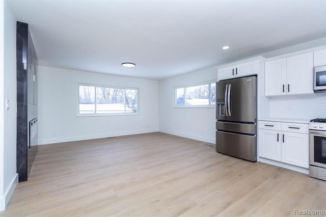 2435 Serra Drive, Sterling Heights, MI 48310