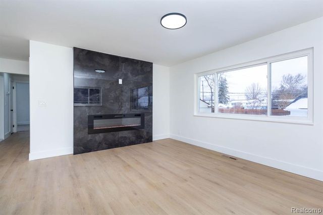 2435 Serra Drive, Sterling Heights, MI 48310