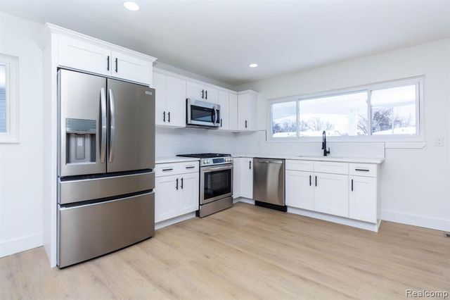 2435 Serra Drive, Sterling Heights, MI 48310